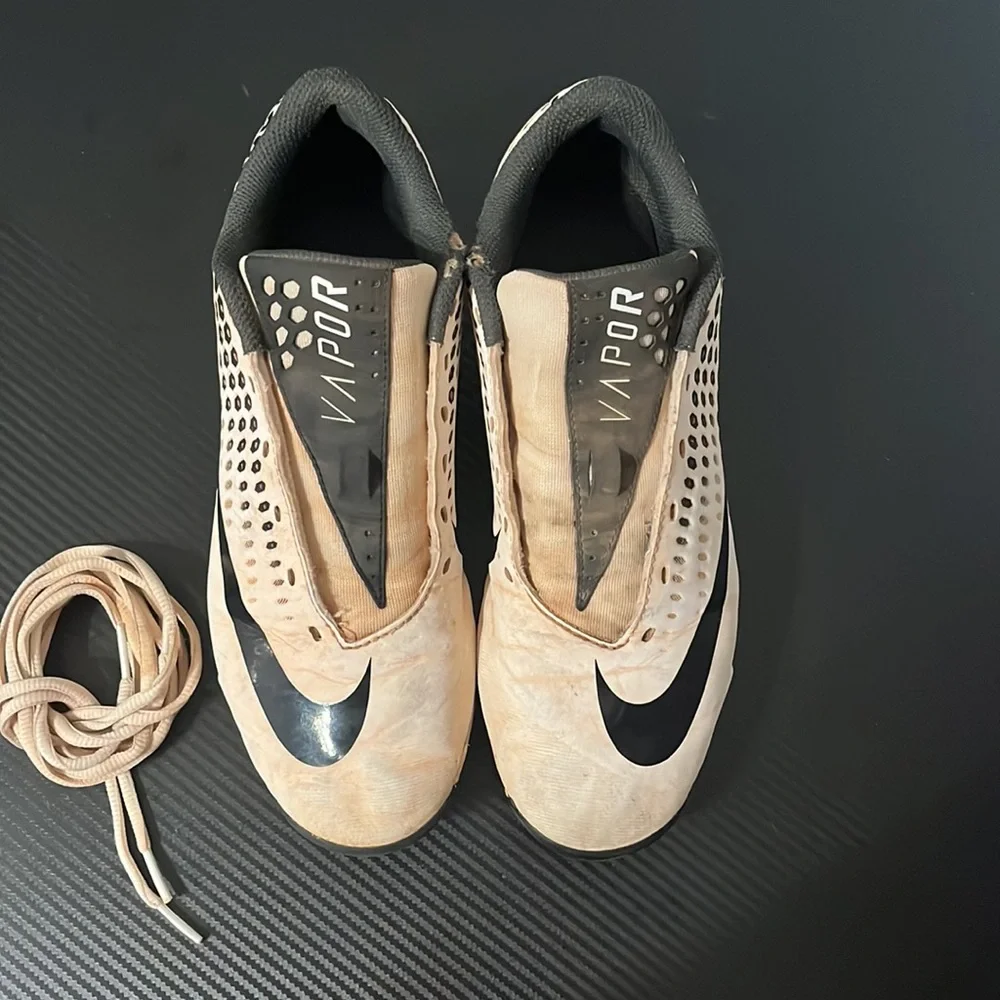 Used Nike baseball Cleats - Picture 2 of 2